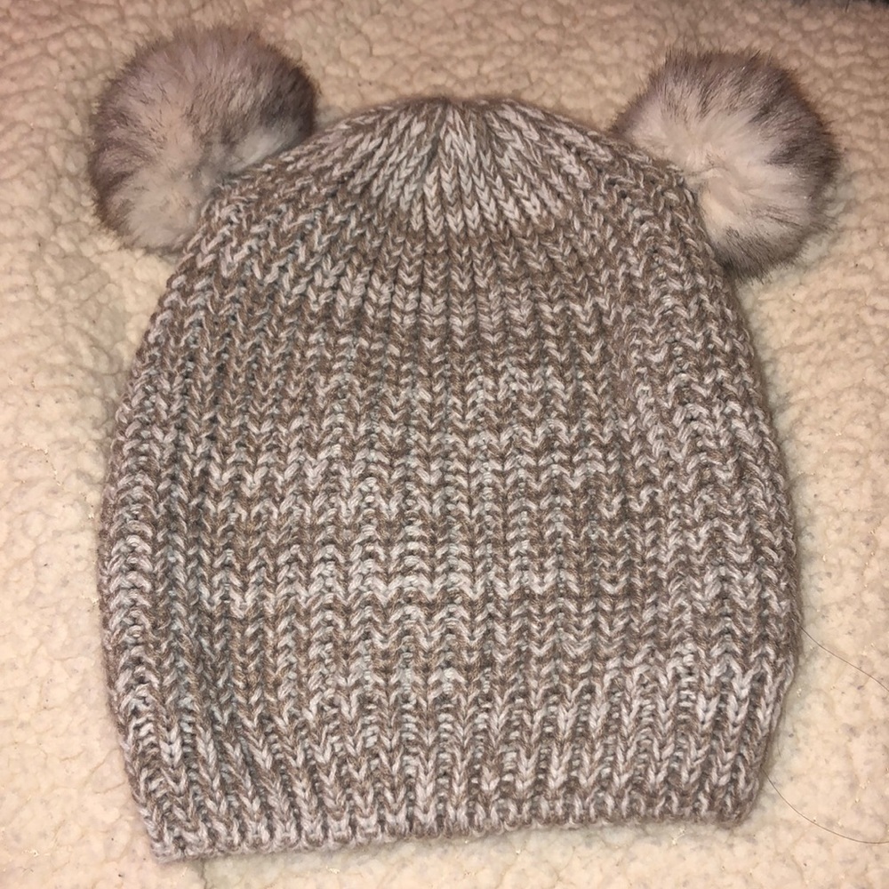 ✈️A NEW YORK AND COMPANY BEANIE✈️